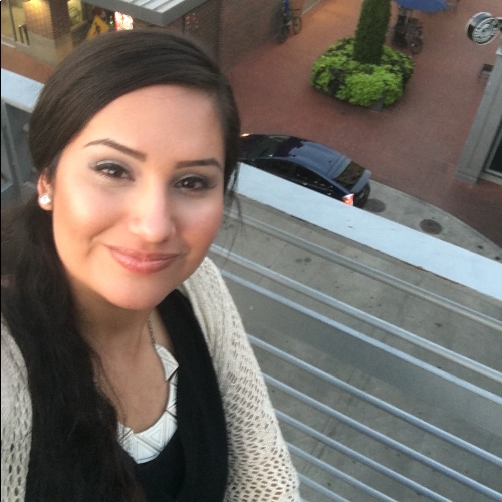 Meet your Posher, Lessli